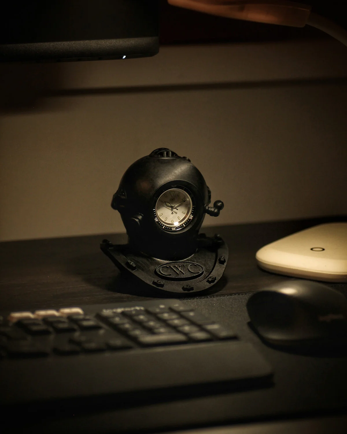 CWC Desk Diver Display Stand with free engraving - Image 7