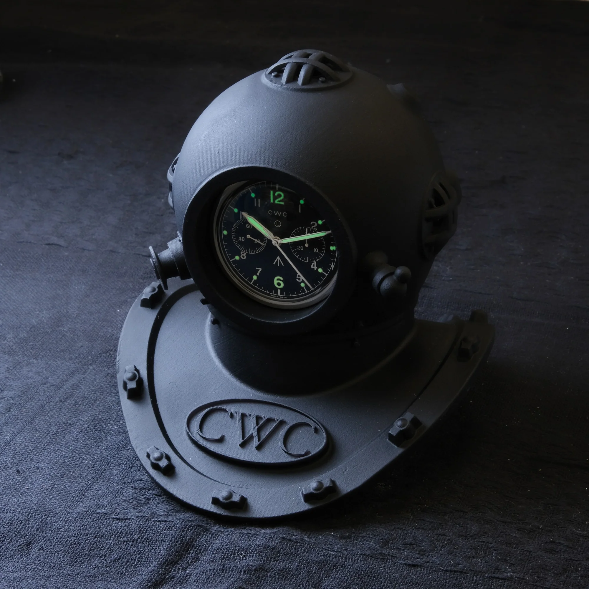 CWC Desk Diver Display Stand with free engraving - Image 8