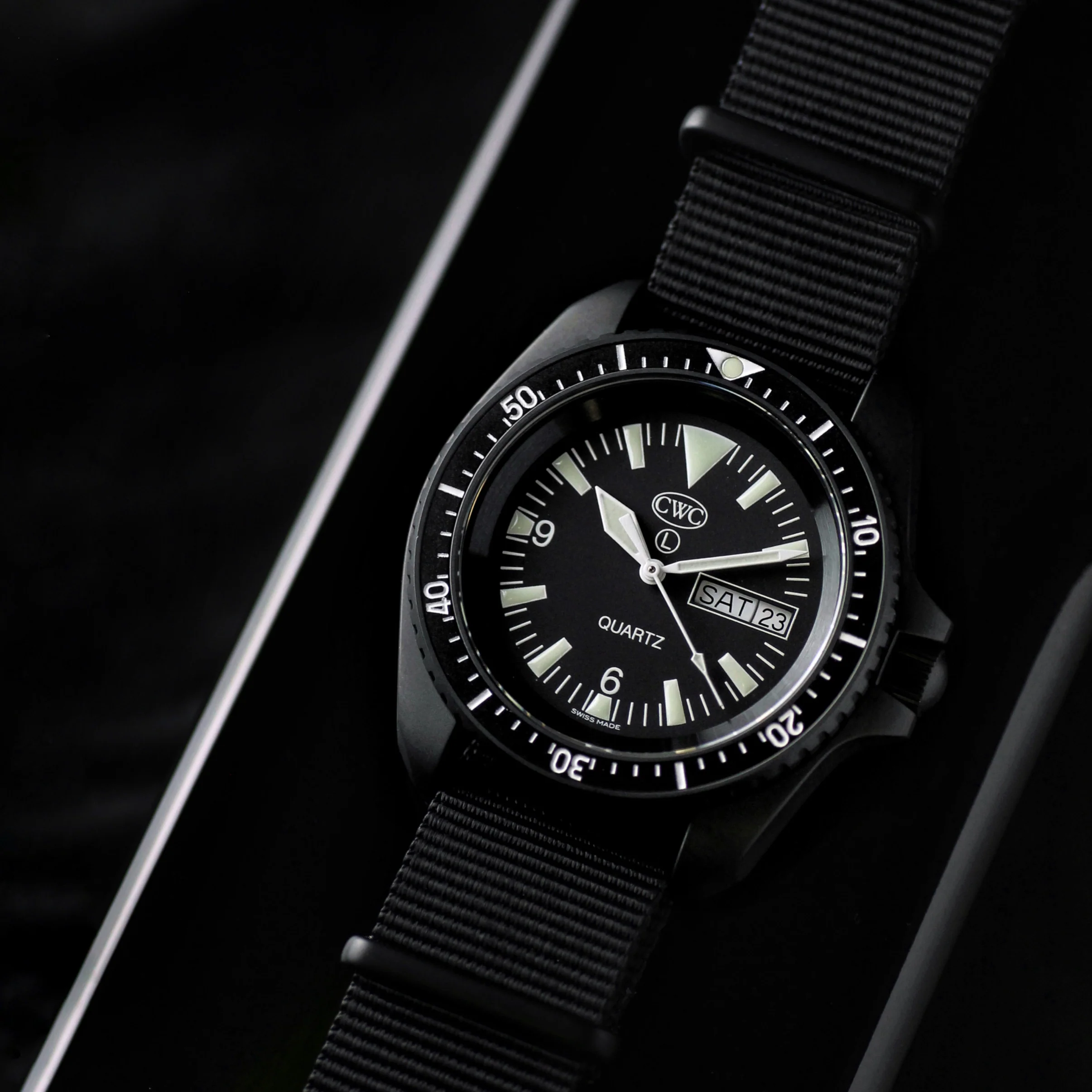 CWC SBS Divers Issue Quartz Watch Mk.2 Day/Date, Black (SF300 QS120-DD) - Image 6