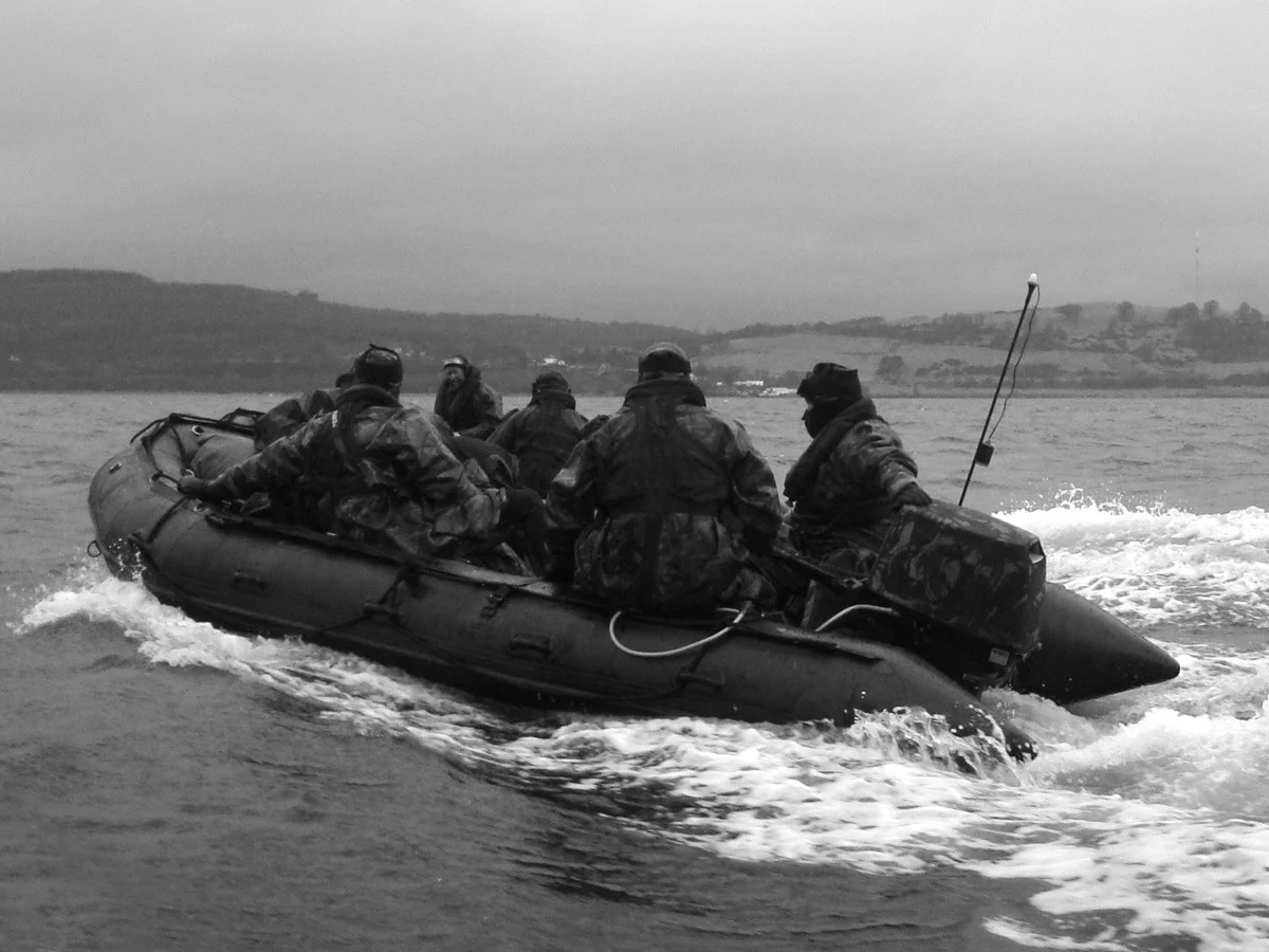 CWC SBS Divers Issue Quartz Watch Mk.2 Day/Date, Black (SF300 QS120-DD) - Image 7